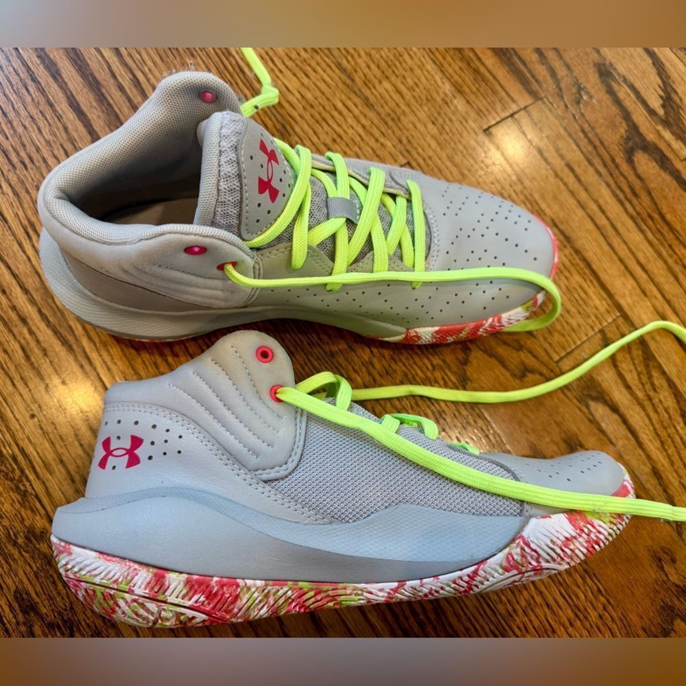 UNDER ARMOUR Girls Basketball Shoes Gray Neon Green Coral Red Tie Dye Soles 6.5